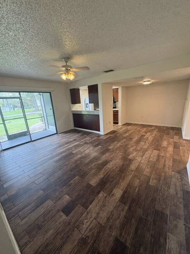 Building Photo - 184 Riverbend Dr