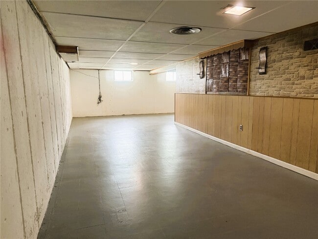 Building Photo - 9004 Macon Ave