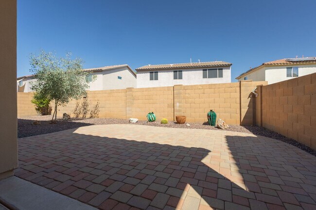 Building Photo - 3 Bedroom 2.5 Bathroom