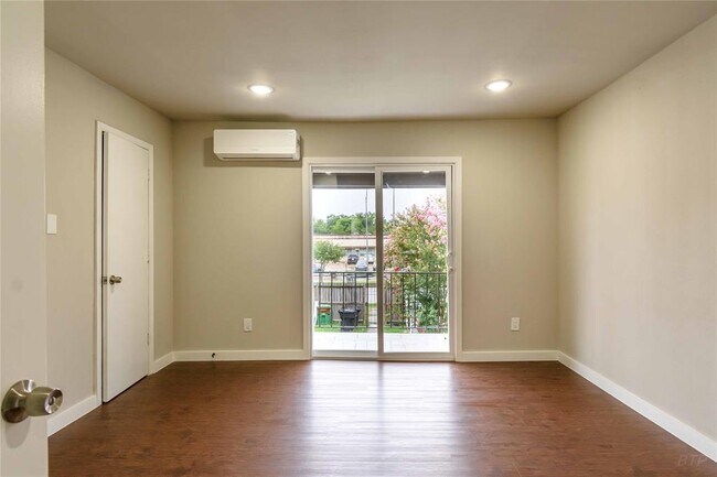 Building Photo - 11933 Beechnut St