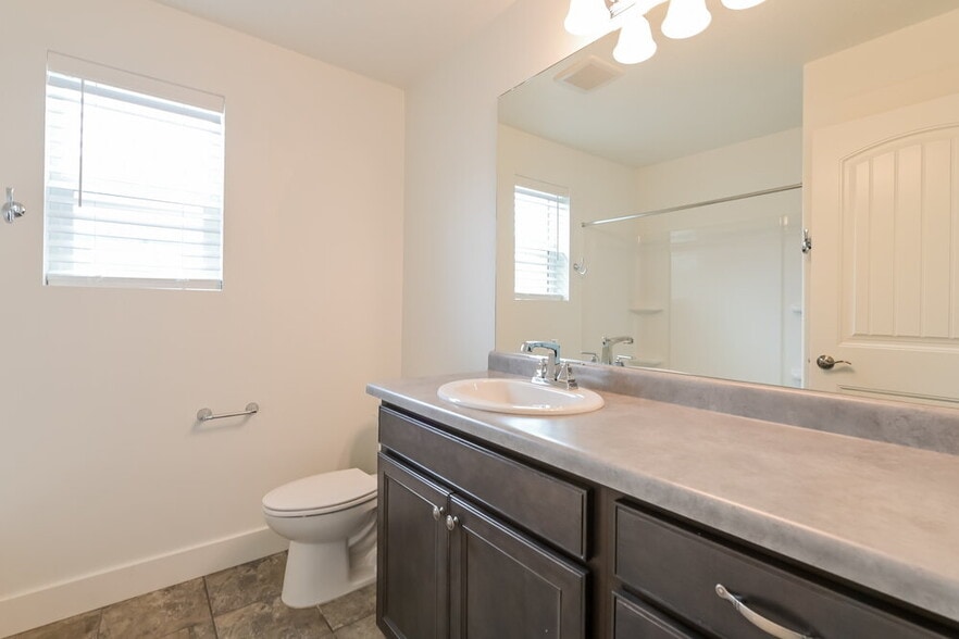 Building Photo - 712 E 380 S