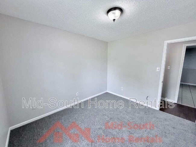 Building Photo - 4147 Hallview Dr