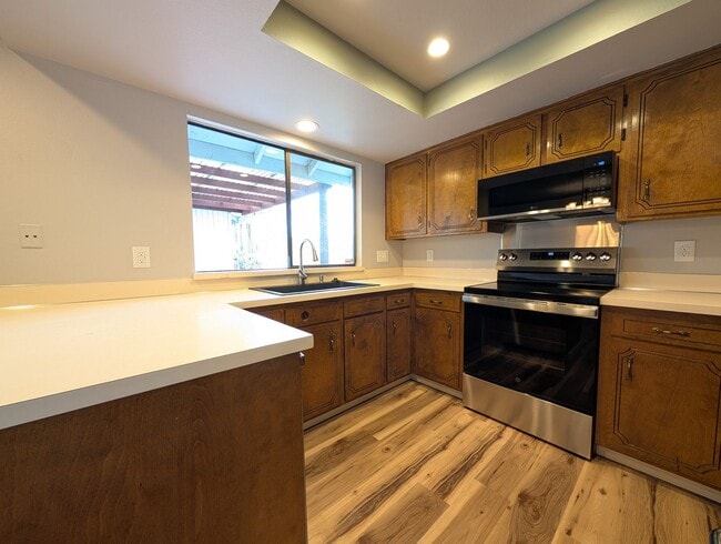 Building Photo - Great 4bed/2 bath home in west Eugene!