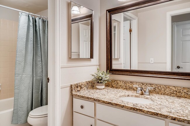 Building Photo - 8100 W Quincy Ave