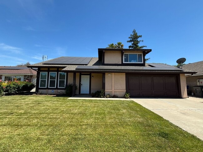 Primary Photo - Prime Fresno Location Near River Park and ...