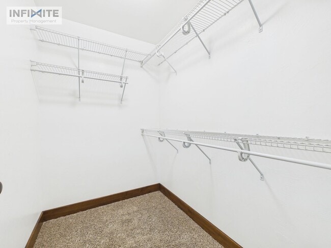 Building Photo - 895 Longbow Ln