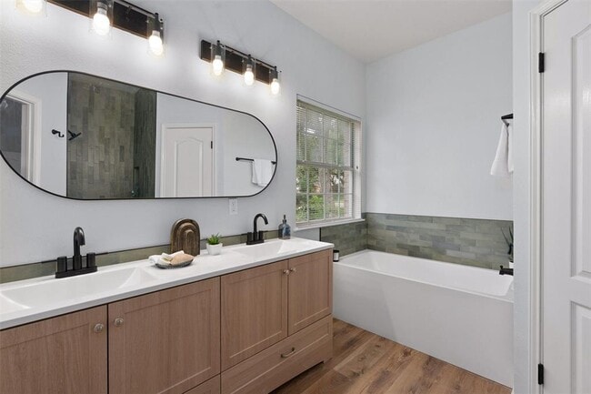 Building Photo - 3817 Newland Dr