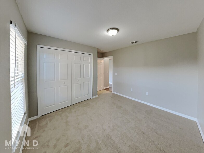 Building Photo - 3189 Thoroughbred Loop N