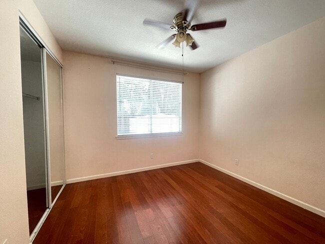 Building Photo - 959 Sterling Cir