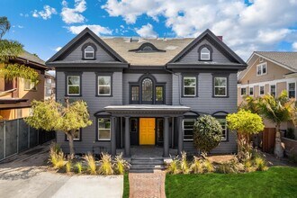 Building Photo - 426 Serrano Ave