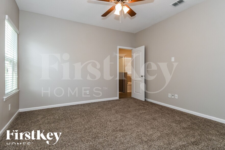 Building Photo - 15803 Douglas Lake Dr