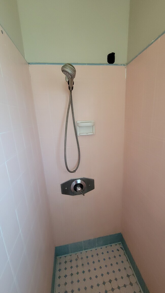 Building Photo - 7004 Amethyst Ave