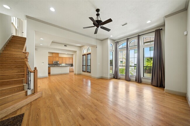Building Photo - 2318 Camden Dr
