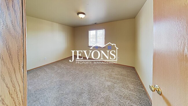 Building Photo - Charming home just steps from transit, par...
