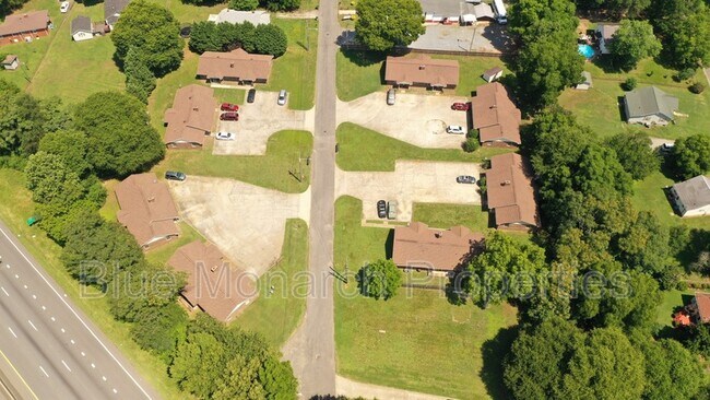 Building Photo - 221 Welch Ave