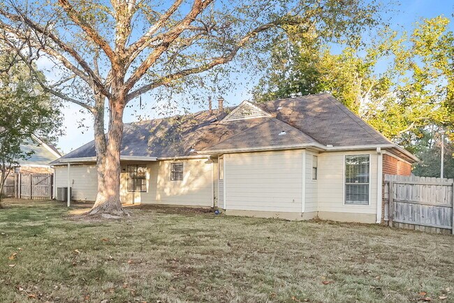 Building Photo - 3565 Foxfield Trail