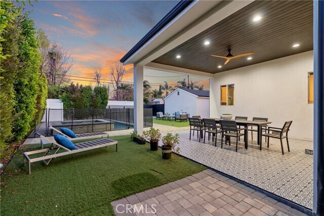 Building Photo - 19148 W Oxnard St