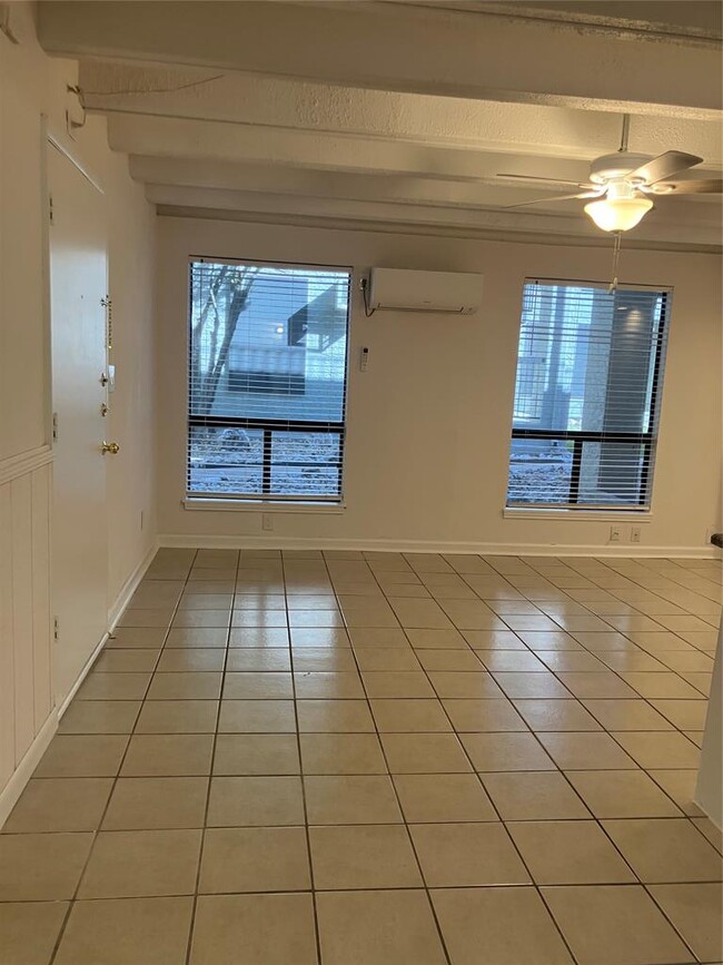 Building Photo - 5914 Lago Vista Way