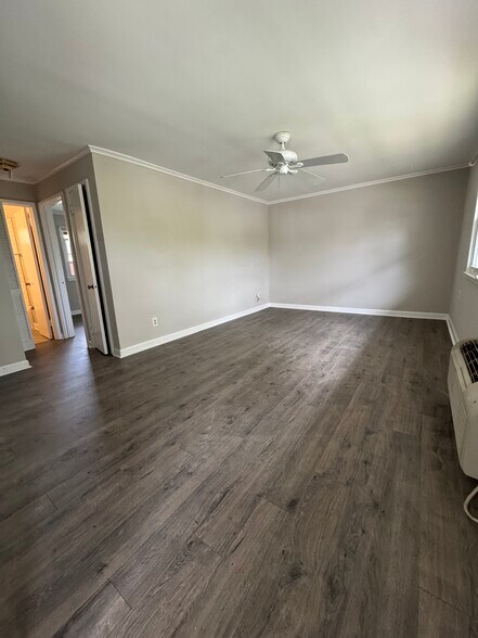 Building Photo - 701 Daniels St