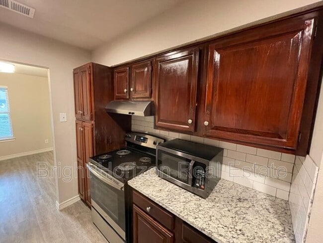 Building Photo - 1017 Mullins St