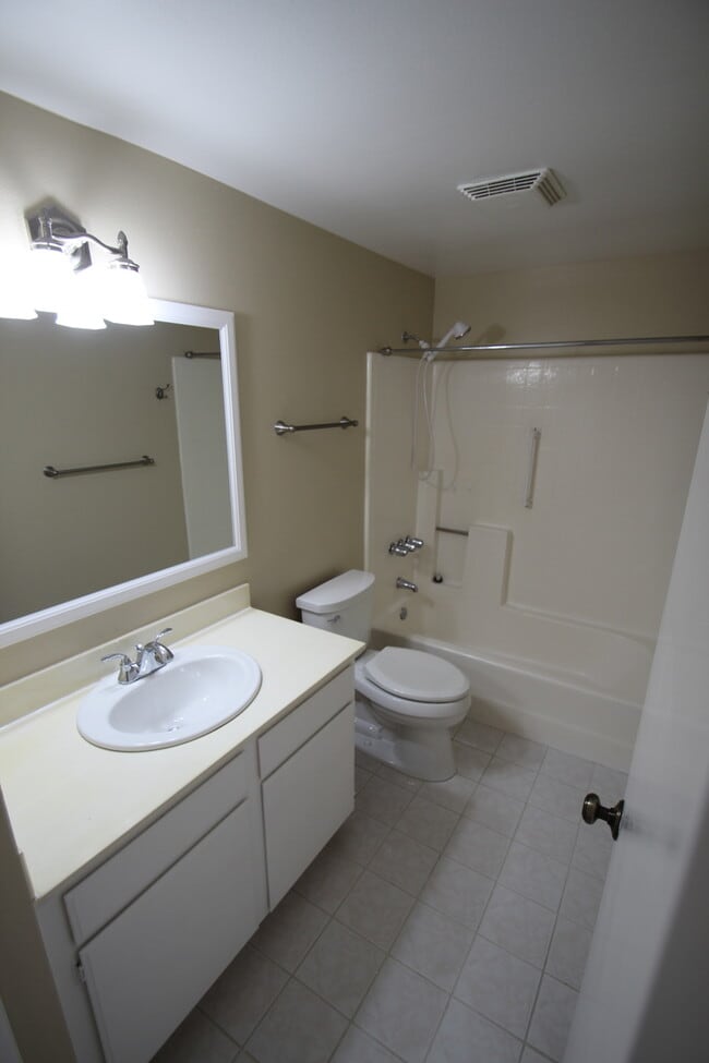 Building Photo - Centrally Located Condo at The Lakes of Carmel Valley!