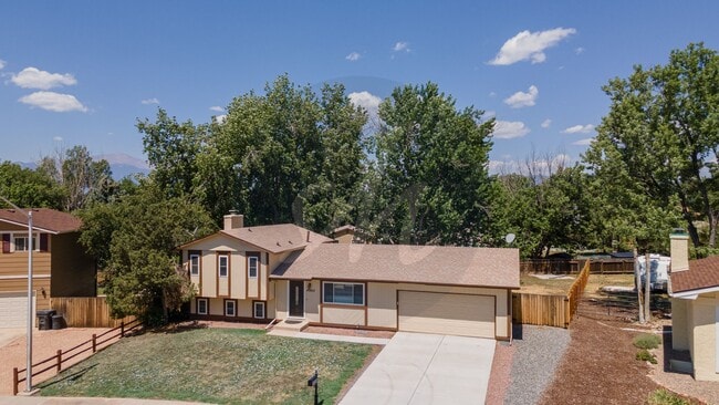 Building Photo - Fully Remodeled Home in Old Farm