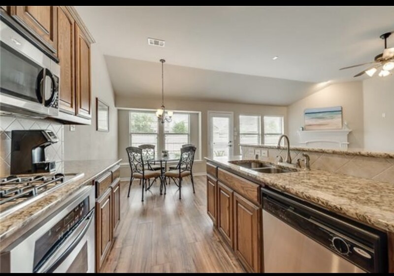 Building Photo - 2902 Aurora Mist Dr