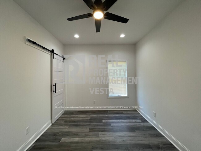 Building Photo - 2349 Berthadale Ave