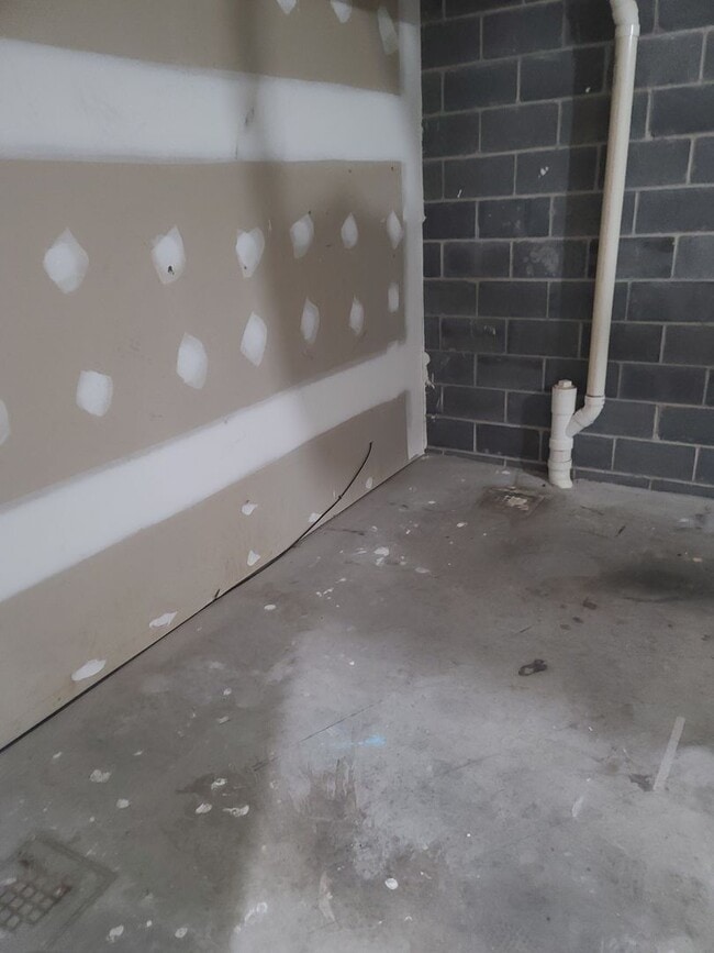 Building Photo - 3 bedroom,  2 1/2 bath town home in Waynesboro PA