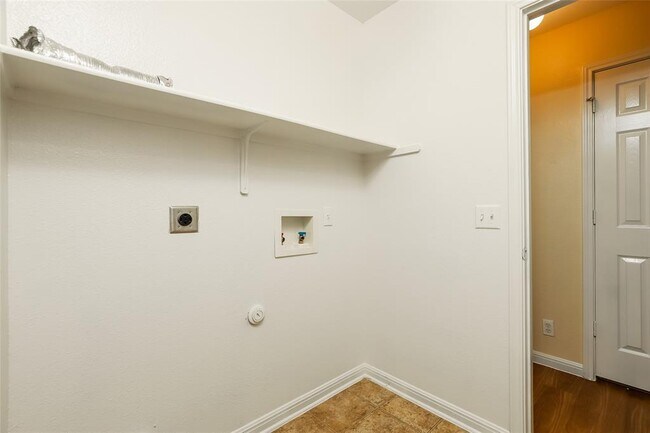 Building Photo - 1561 Kenneys Way