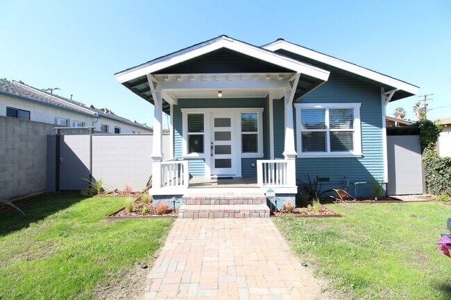 Building Photo - Santa Monica House with Huge Yard on Walking Street Blocks to Beach