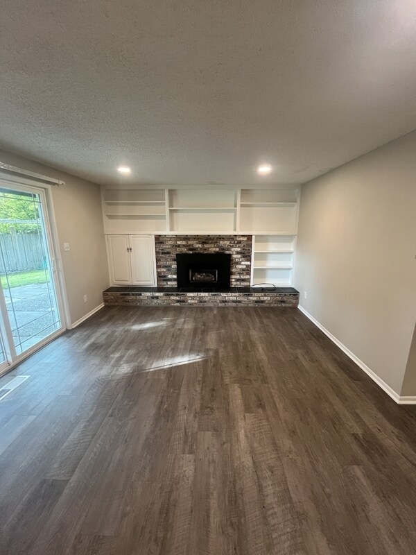 Building Photo - 841 Garden Dr