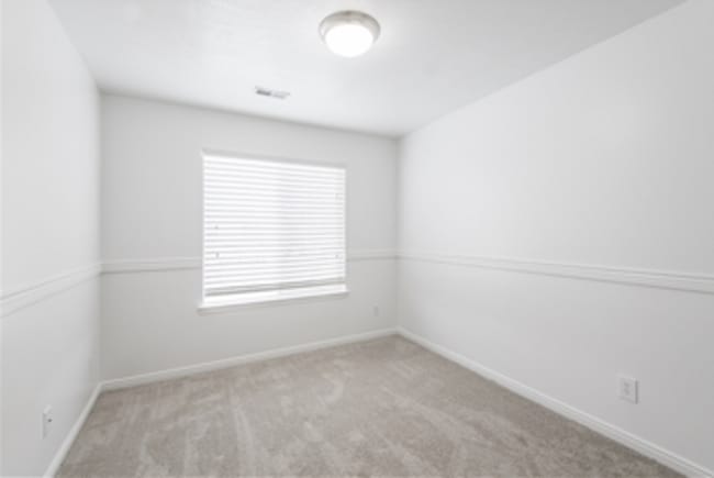 Building Photo - Beautiful 5 Bed | 2.5 Bath | 3 Car Single Family Home