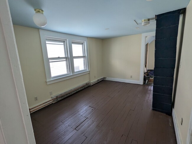 Building Photo - 107 Hawley St