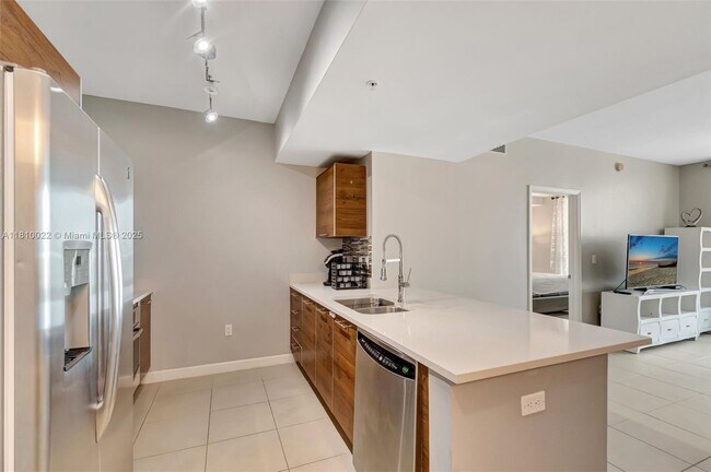 Building Photo - 480 Hibiscus St