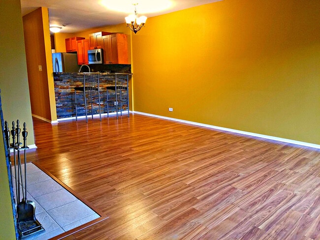 Building Photo - 5955 Meadow Dr