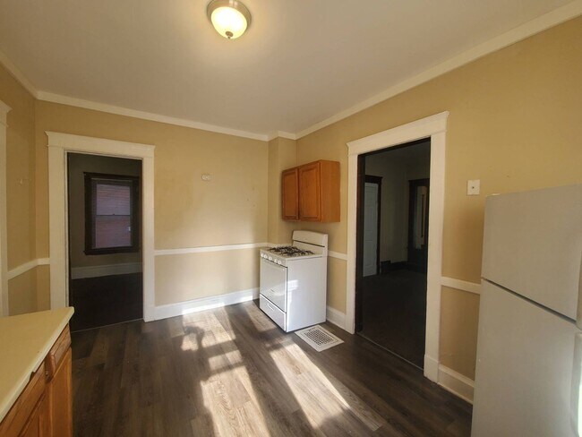 Building Photo - 4219 Daisy Ave