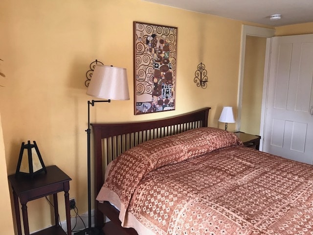 Building Photo - 56 Maple St