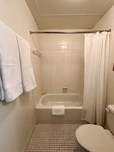 Building Photo - 823 N 2nd St