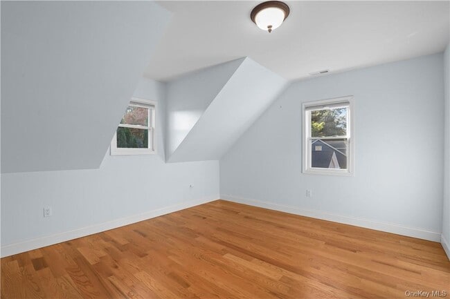 Building Photo - 33 Sycamore Rd