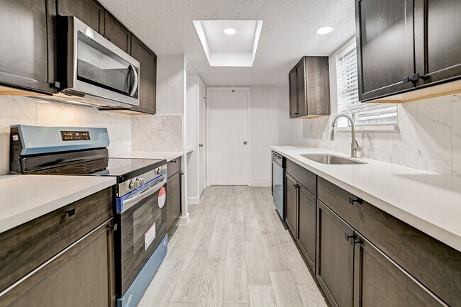 Building Photo - 3918 Cypressdale Dr