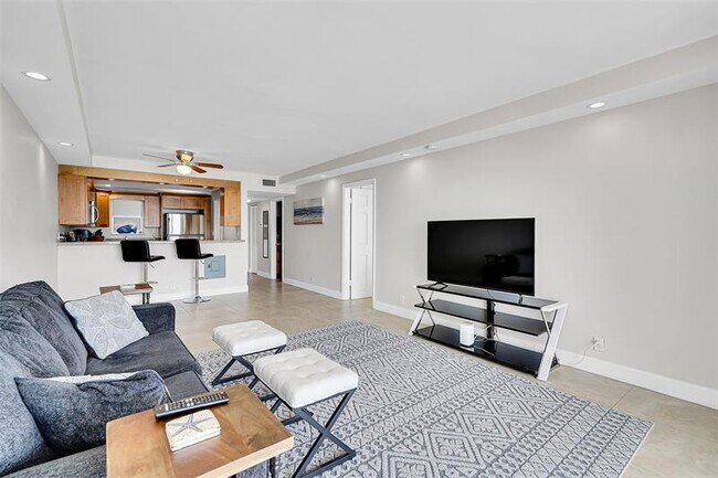 Building Photo - 400 N Surf Rd