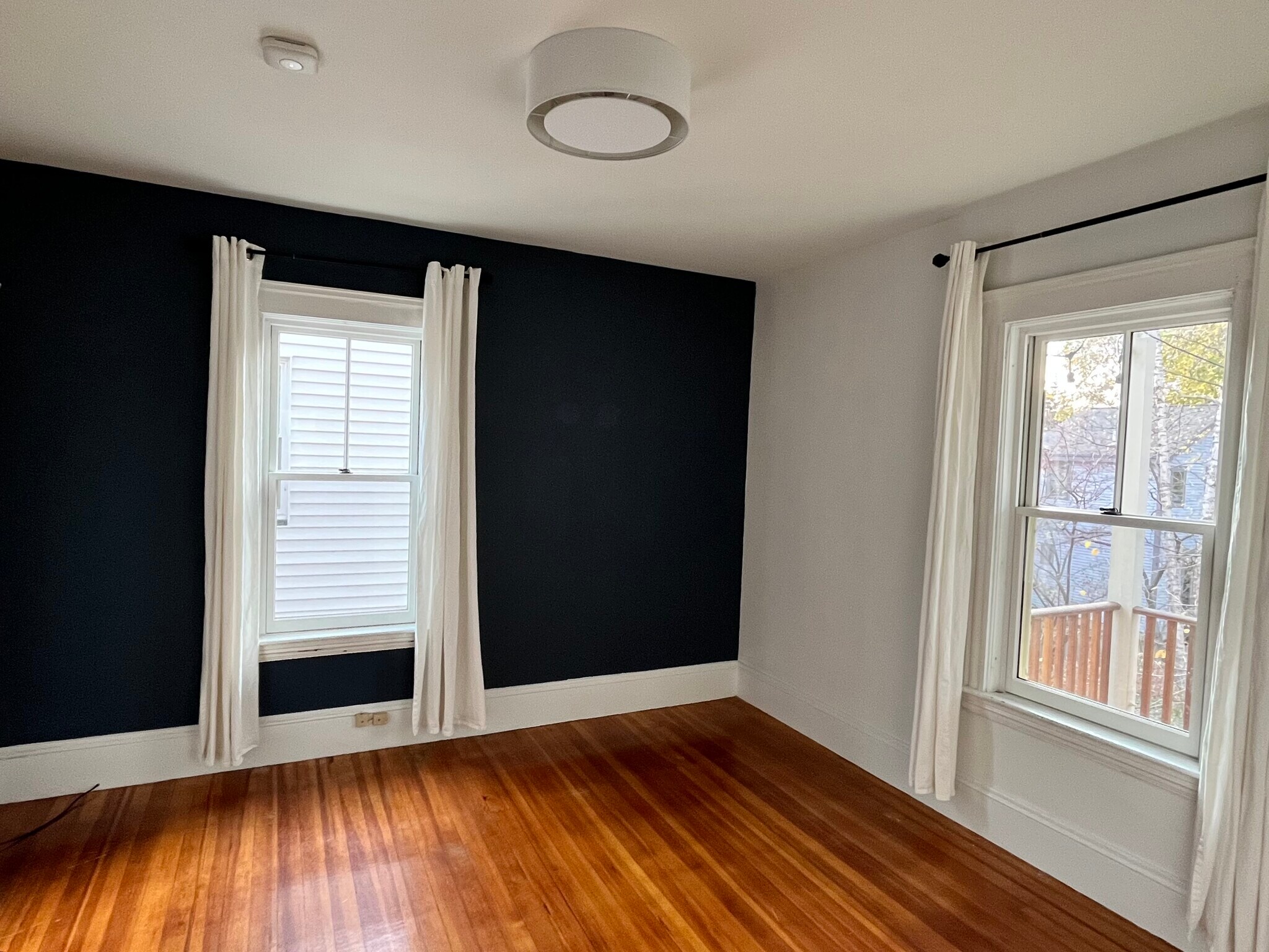 Building Photo - 8 George St