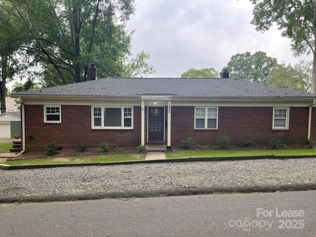 Building Photo - 1800 Hall Ave