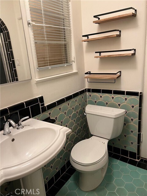 Building Photo - 425 S Palm Dr