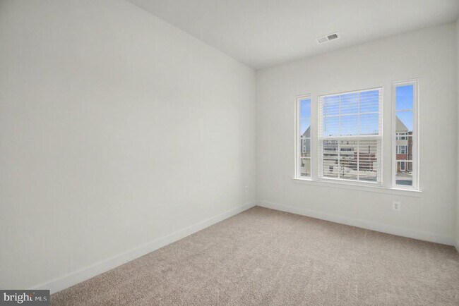 Building Photo - 11398 Willow Green Cir