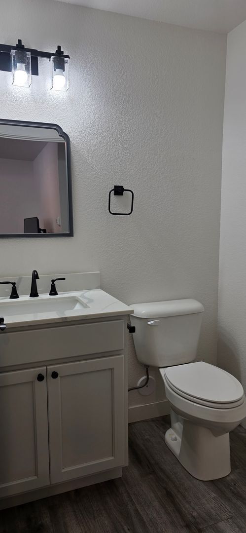 Building Photo - 2912 Cribbon Ave