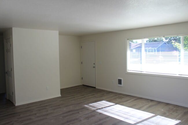 Building Photo - Single Family Home