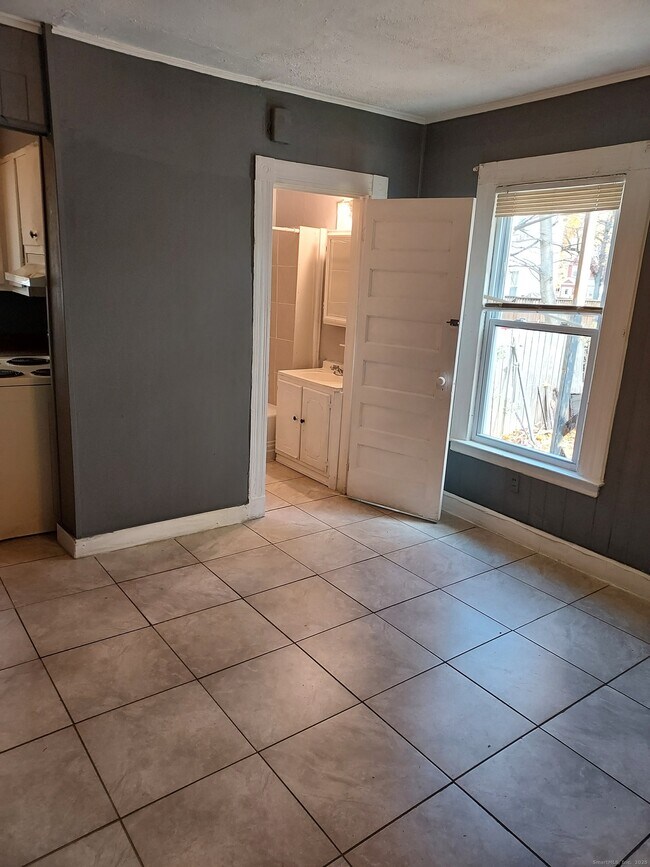 Building Photo - 339 Shelton Ave