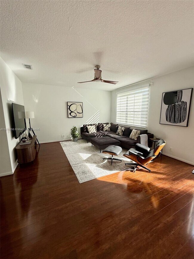 Building Photo - 1294 Chinaberry Dr